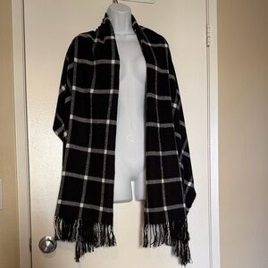 Chic Black and White Checkered Fringe Shawl